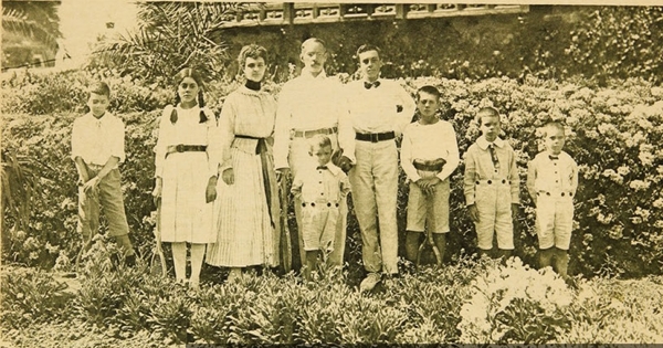 Don Carlos Ossandón B. y familia, 1923