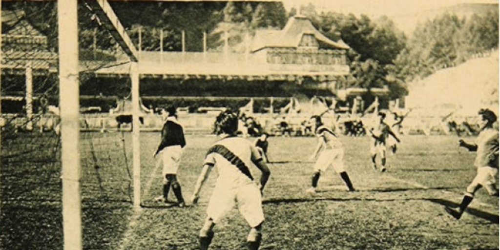 Partido de fútbol entre La Cruz y Diamante en las canchas del Valparaíso Sporting Club, 1923
