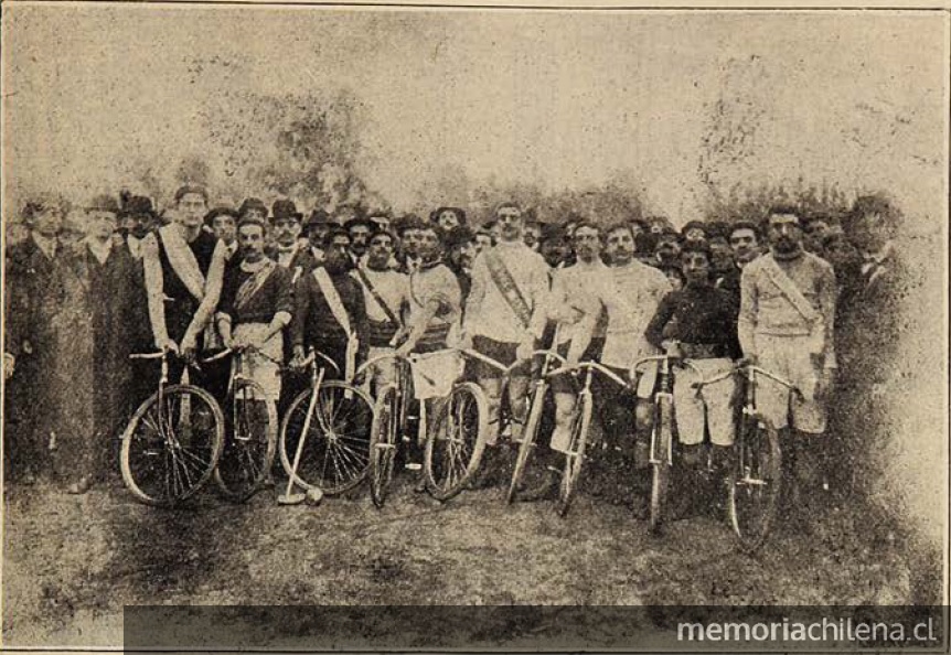 Carrera de ciclistas en la elipse del Parque Cousiño, 1908