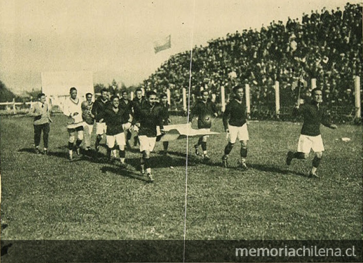 La Selección Chilena de fútbol entra a la cancha de los Campos de Sports