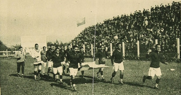 La Selección Chilena de fútbol entra a la cancha de los Campos de Sports