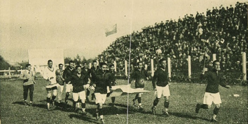 La Selección Chilena de fútbol entra a la cancha de los Campos de Sports