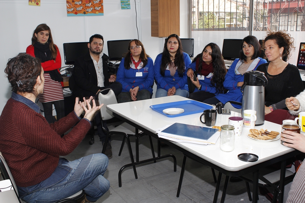 María José Ferrada, editora de Chile para Niños, presentó la plataforma a los profesores. María José Ferrada, editora de Chile para Niños, presentó la plataforma a los profesores.