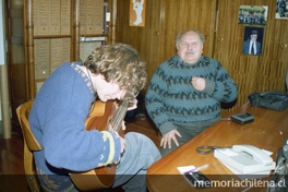 Claudio Mercado tocando Guitarrón junto a Santos Rubio, en Biblioteca Nacional