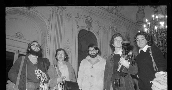 Equipo de filmación de La Batalla de Chile en La Moneda, Santiago, 1973