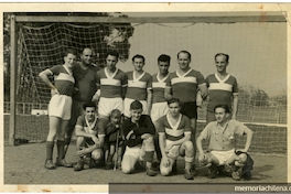 Grupo de fútbol en el Estadio Israelita de Santiago de Chile