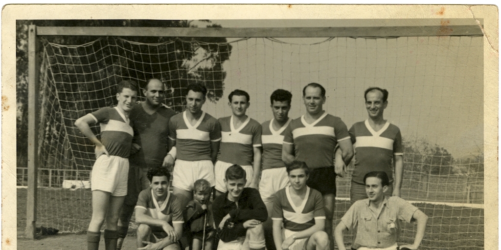 Grupo de fútbol en el Estadio Israelita de Santiago de Chile