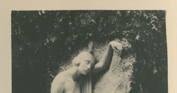 Escultura en el Cementerio General, 1930