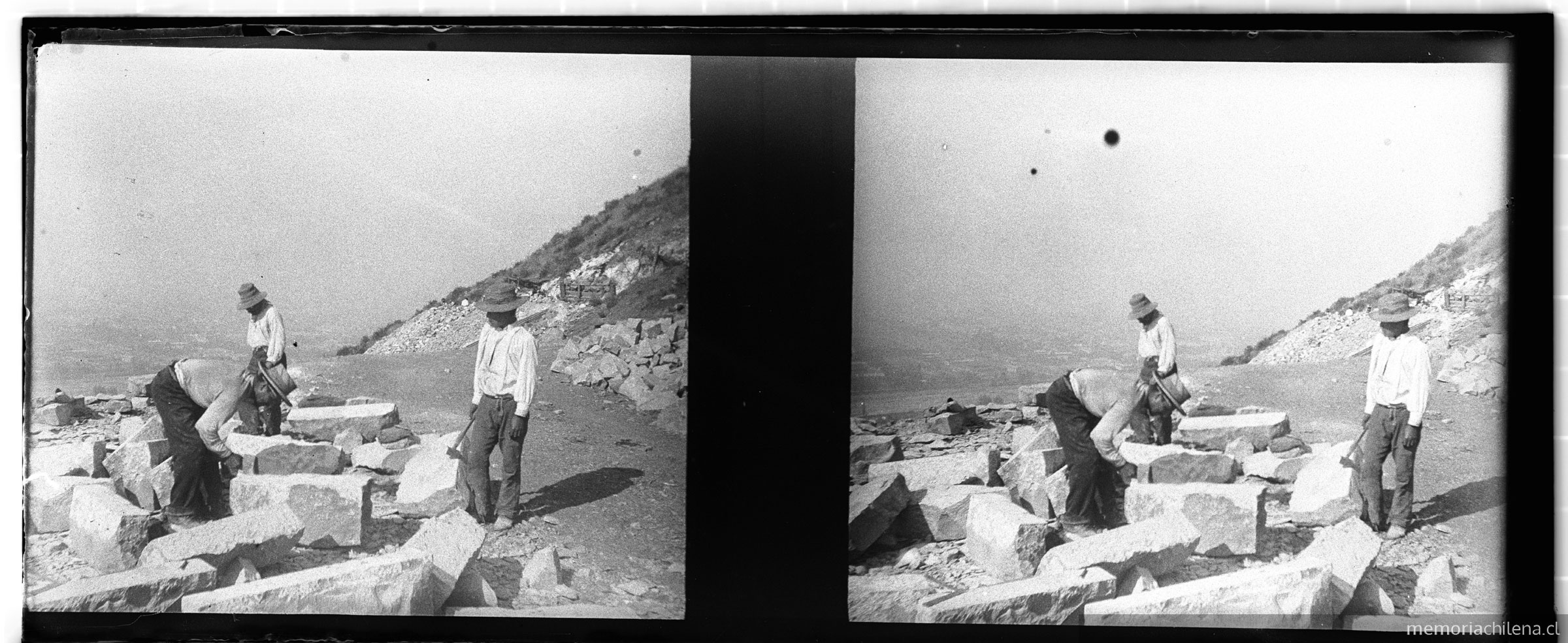 Cerro San Cristóbal, Canteras, tallando una piedra, 1905