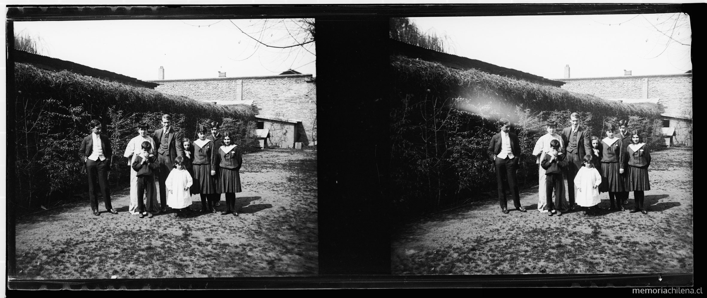 En la casa de de Vicuña Mackenna, Ernesto Julián y Sra. 1906