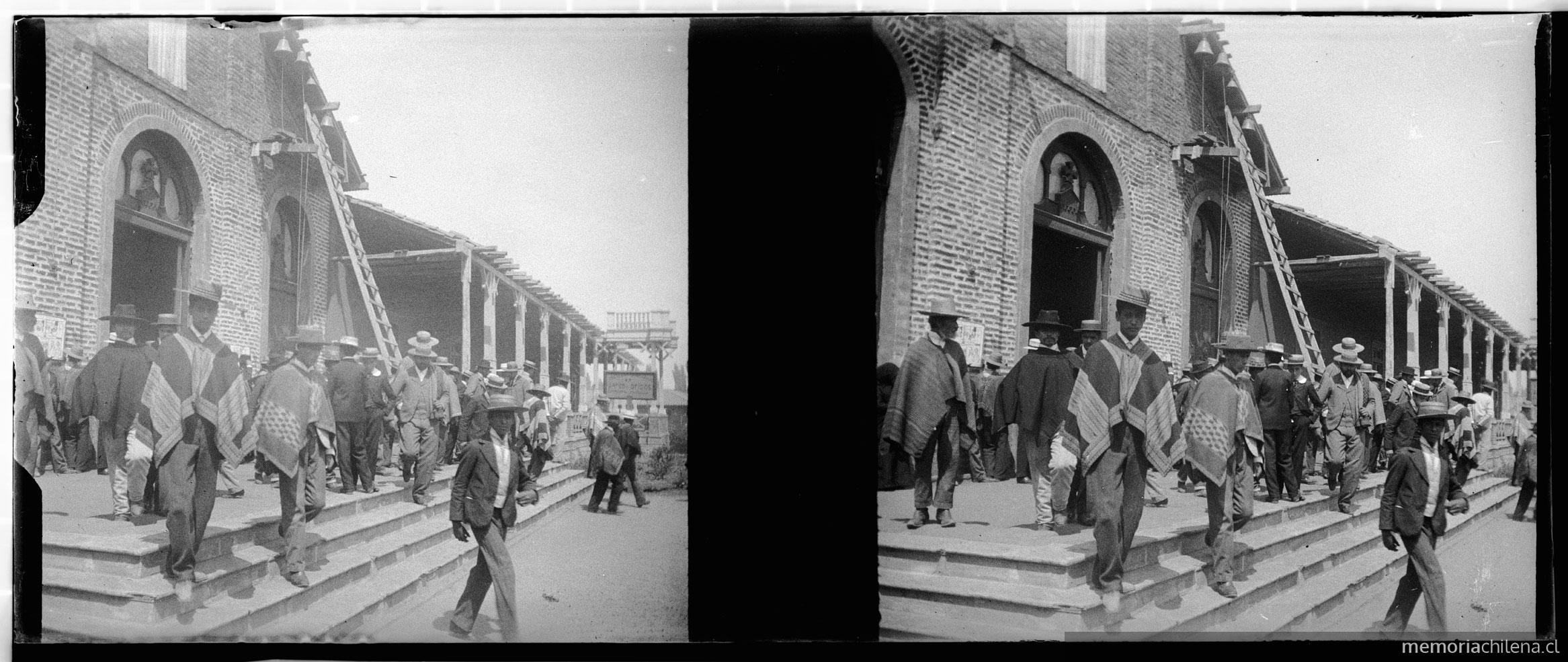 Salida de misa en placilla los de a pie, Chimbarango, 1905