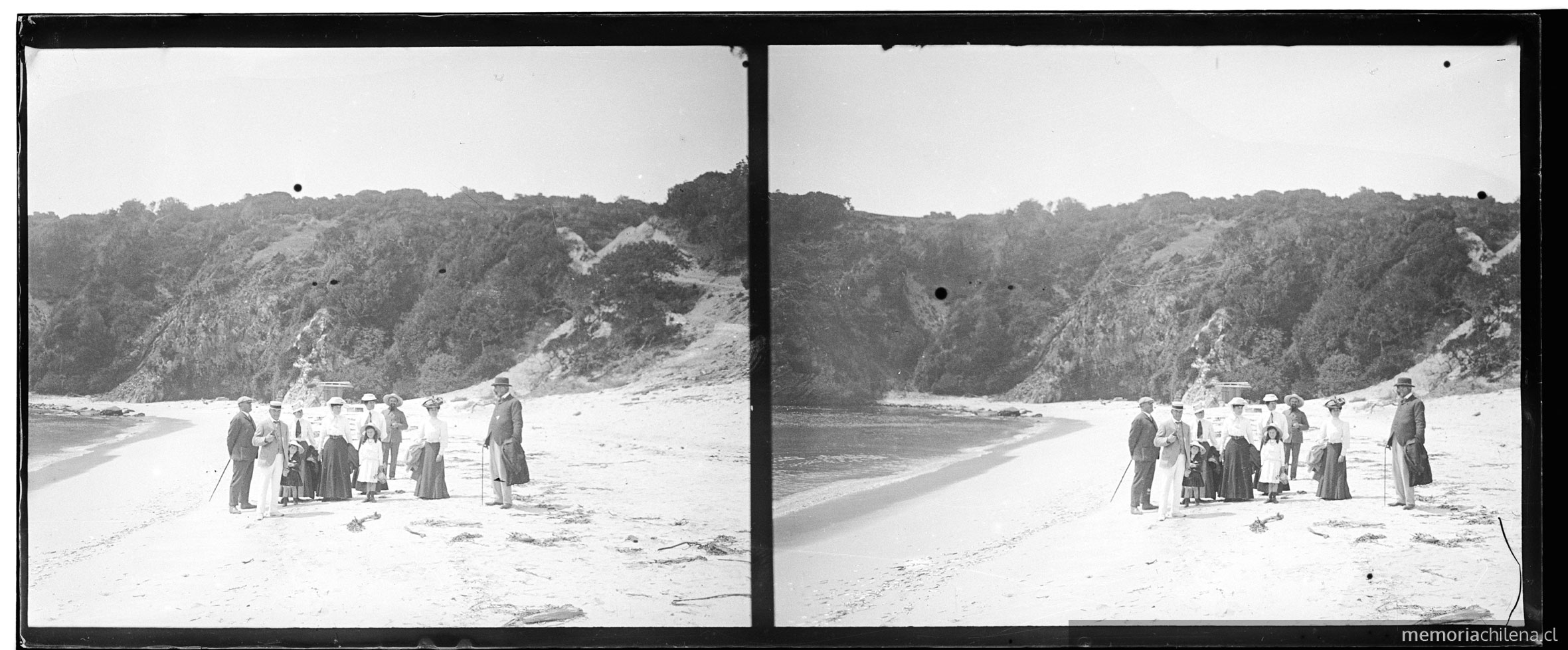 Grupo en la playa blanca, Hualpén, 1907