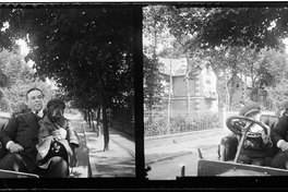 Mr. Reith en auto, con su perro y su hijo, julio 1909