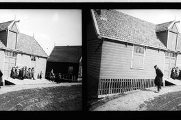 Anciano y grupo de niñas, península de Marken, Holanda, 1909