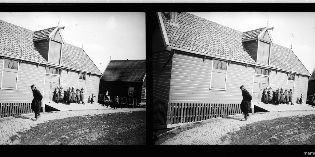 Anciano y grupo de niñas, península de Marken, Holanda, 1909