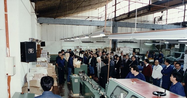 Trabajadores de imprenta Universitaria. Eduardo Castro en el centro