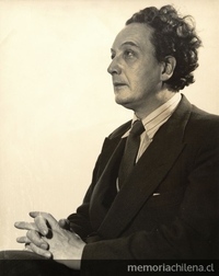 Retrato de costado de Tótila Albert, hacia 1945