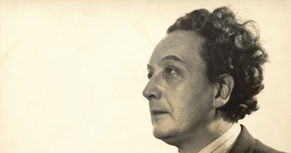 Retrato de costado de Tótila Albert, hacia 1945