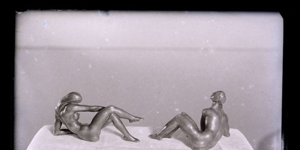 Detalle de escultura La pareja, hacia 1940