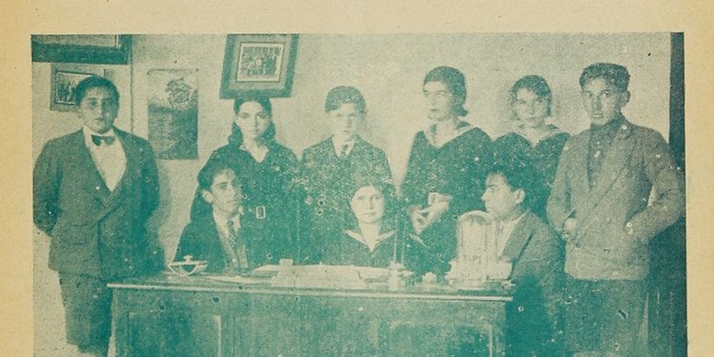 Retrato del directorio del Centro Cultural del Liceo de Niñas de Coquimbo en revista Ráfaga.