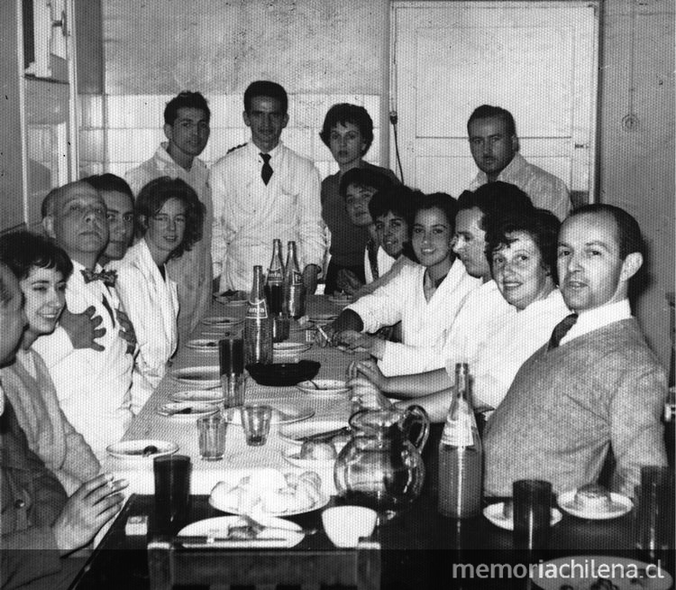 Investigadores de laboratorio de Neurofisiología PUC, compartiendo el almuerzo.