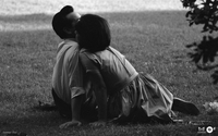 Equipo de escritorio: [Pareja en el Parque Balmaceda]. Fotografía de Domingo Ulloa.