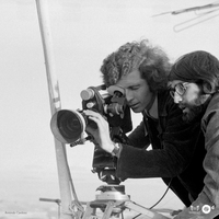 Tablets: Jorge Müller y Patricio Guzmán durante la filmación de la La Batalla de Chile. Fotografía de Armindo Cardoso.