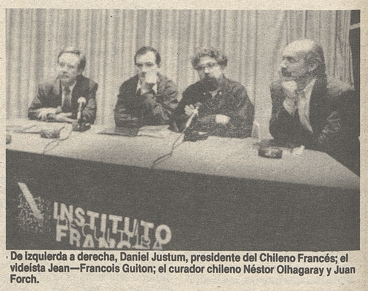 Daniel Justum, presidente del Instituto Chileno Francés, el videísta Jean-Francois Guiton, el curador chileno Néstor Olhagaray y Juan Forch