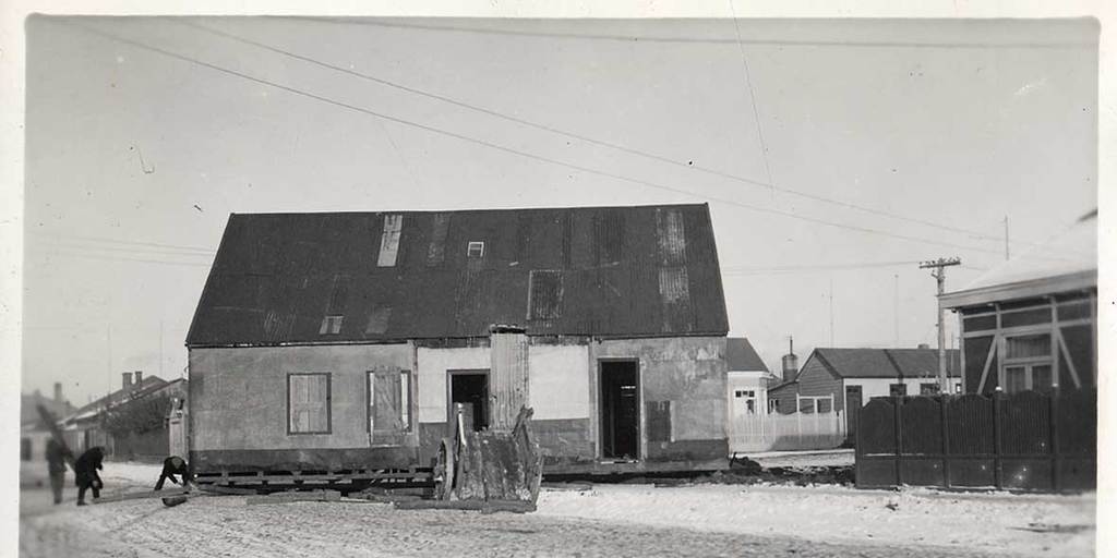 Calle de Punta Arenas cubierta de nieve, c.1910