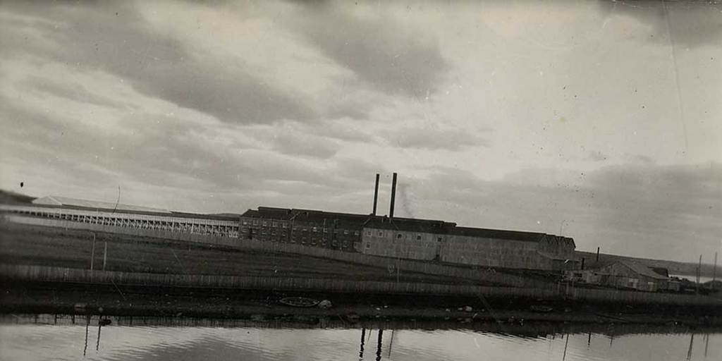 Vista del figorífico de Puerto Natales, Magallanes, c.1925