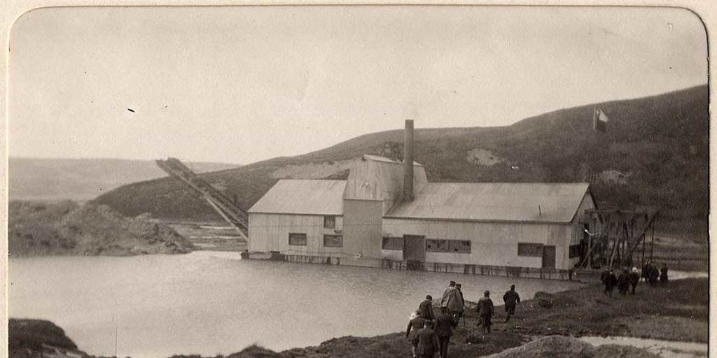 Draga aurífera en Río Oro, Tierra del Fuego, 1907