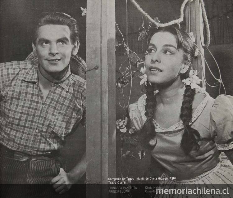 Chela Hidalgo como la princesa Panchita y Osvaldo Lagos como el príncipe Juan, en una escena de La Princesa Panchita, 1958.