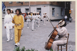 Comienzo de la obra Romeo y Julieta en la plaza de Ciudad Vieja de Estocolmo