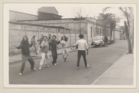 Clases de esgrima para montaje de Romeo y Julieta, frente al Teatro Huemul, Barrio Franklin