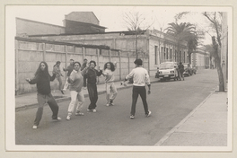 Clases de esgrima para montaje de Romeo y Julieta, frente al Teatro Huemul, Barrio Franklin