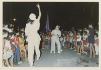 Función de Romeo y Julieta en Barrio Franklin. Primer acto, tercera escena, Sra. Capuleto y el Ama