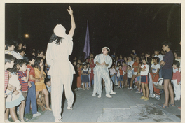 Función de Romeo y Julieta en Barrio Franklin. Primer acto, tercera escena, Sra. Capuleto y el Ama