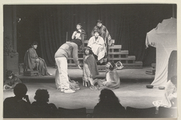 Álvaro Riveros y niños del Barrio Franklin en taller de teatro para niños