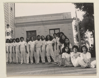 Elenco de Compañía Escuela Teatro Q en sesión fotográfica para montaje de A la diestra de Dios padre