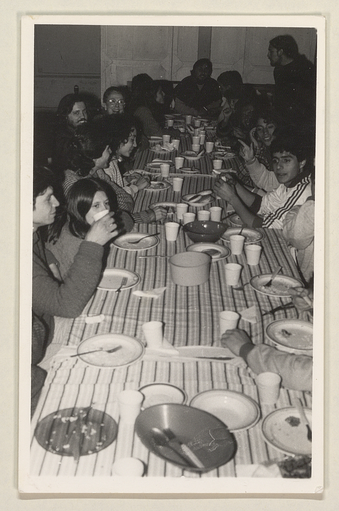 Almuerzo de integrantes del Teatro Q en Teatro Huemul, Barrio Franklin