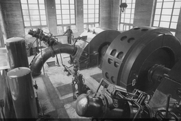  Pie de página: "Interior de la Central Hidroeléctrica de los Maitenes en el río Colorado". 1921 aprox.