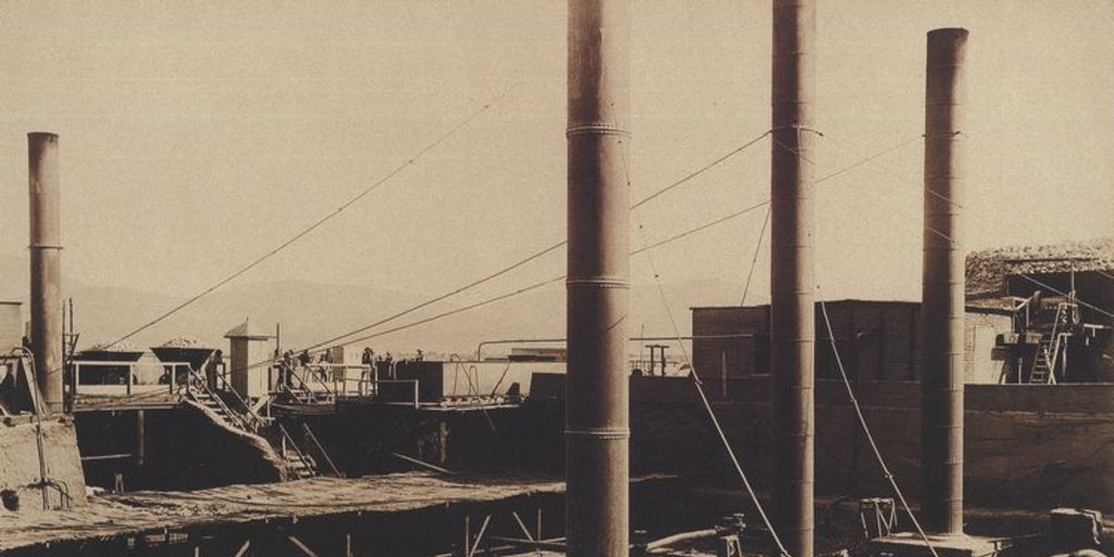  Pie de página: Calderos y acendraderas de la Oficina Salitrera de Agua Santa. 1889. Fotografía de L. Boudat.