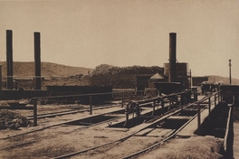 Pie de página: Cachuchos de la Oficina Salitrera Agua Santa. 1889. Fotografía de L. Boudat.