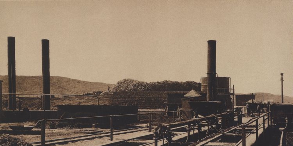 Pie de página: Cachuchos de la Oficina Salitrera Agua Santa. 1889. Fotografía de L. Boudat.