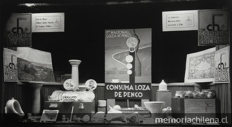 Pie de foto: Vitrina de Loza Penco. 4 de enero de 1932. Archivo Fotográfico de CHILECTRA