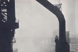 Pie de foto: Instalaciones exteriores de una industria. Fotografía de Antonio Quintana.