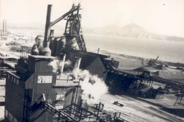 Instalaciones exteriores de una industria. Fotografía de Antonio Quintana.