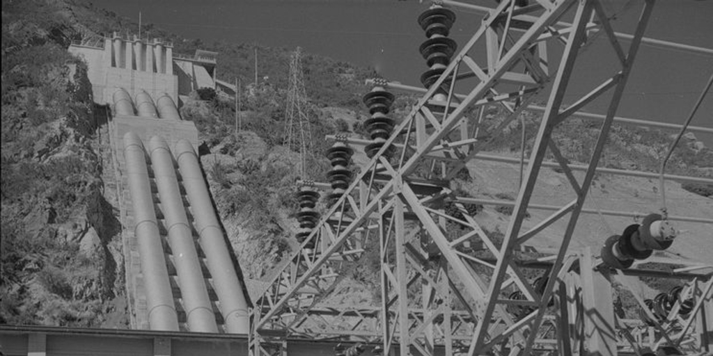 Vista general de la Central Hidroeléctrica Sauzal. Rancagua, entre 1950 y 1970.