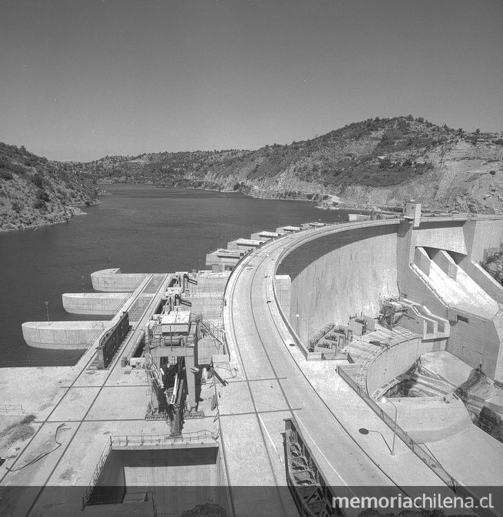 Vista del Río Rapel y la Central Hidroeléctrica Rapel