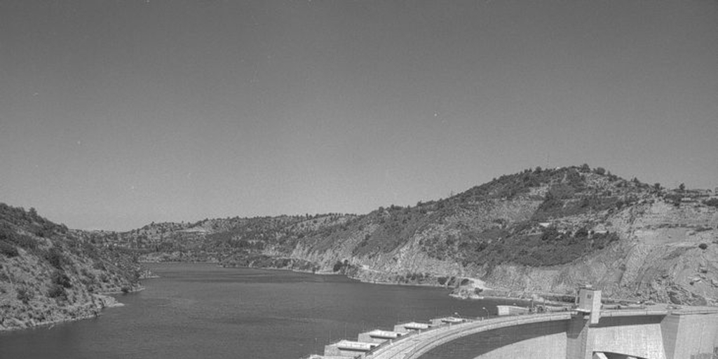 Vista del Río Rapel y la Central Hidroeléctrica Rapel